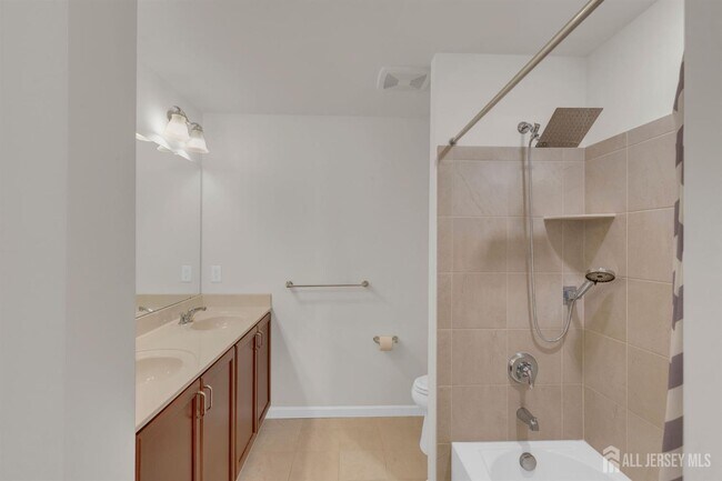 Building Photo - 29 Beachwood Dr