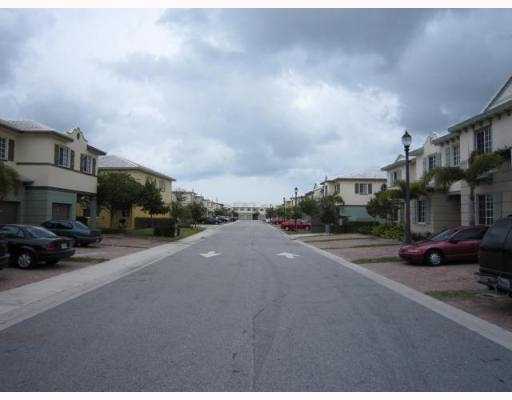 Building Photo - 1221 Lucaya Dr