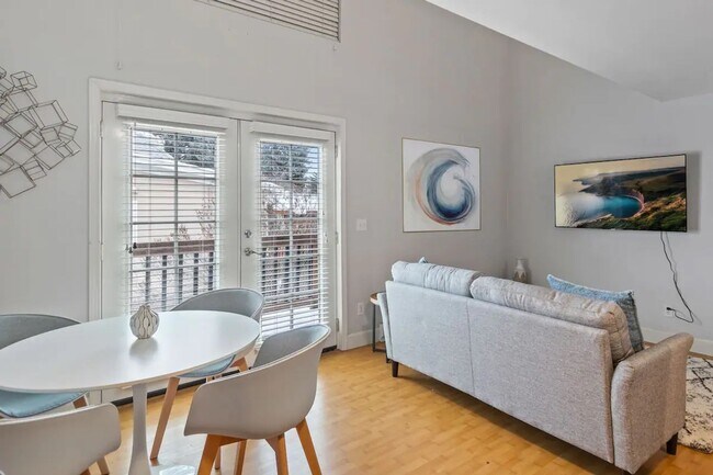 Building Photo - Experience a Stylish Retreat in Spokane’s Heartbeat