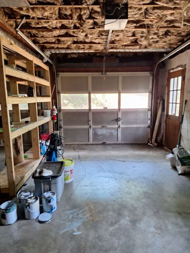 Building Photo - Basement Rancher located in Farragut