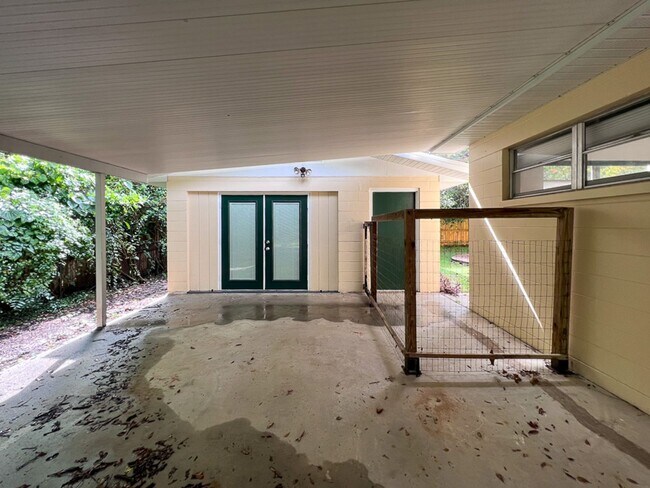 Building Photo - 4BR/3BA with Detached Garage Conversion Available Mid August! *Application Pending*