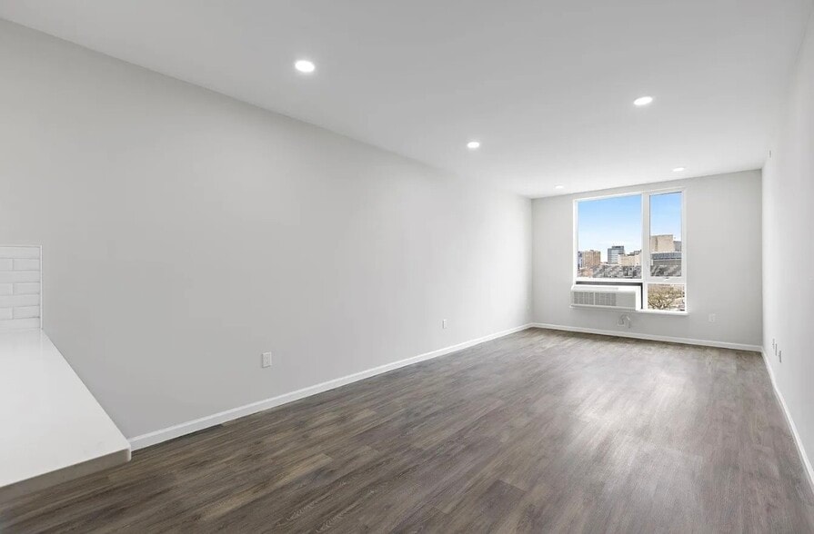 Building Photo - 9 Clark St