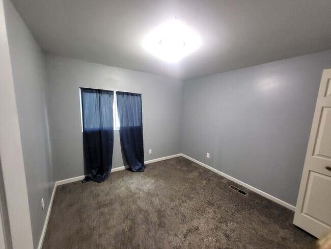 Building Photo - 3 bedroom home on Flint's North-east side