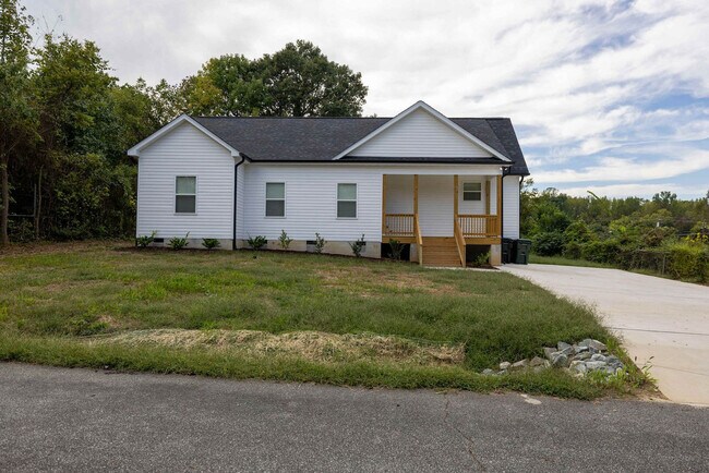 Building Photo - 411 Thompson St