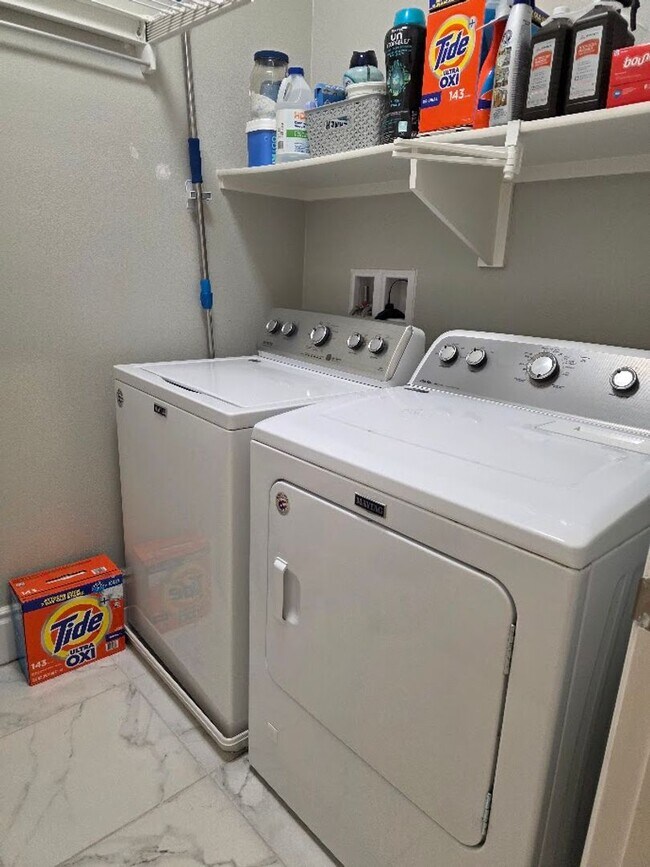 Building Photo - Murrieta 4 Bedroom Townhome with Solar in ...