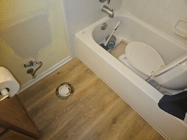 Building Photo - 3 Bedroom in Wildhorse Subdivision