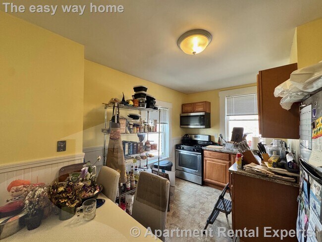 Building Photo - 545 Somerville Ave