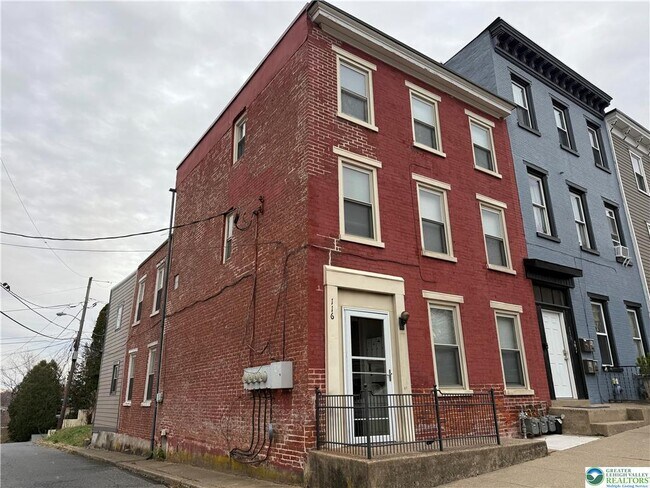 Primary Photo - 116 S 6th St