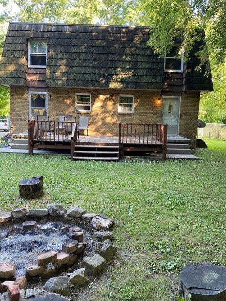 Rear deck and fire pit - 1385 Emmet St