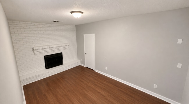 Building Photo - 895 Mosby Rd