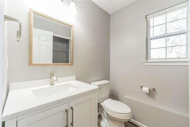 Building Photo - 2716 Lake Park Ridge W