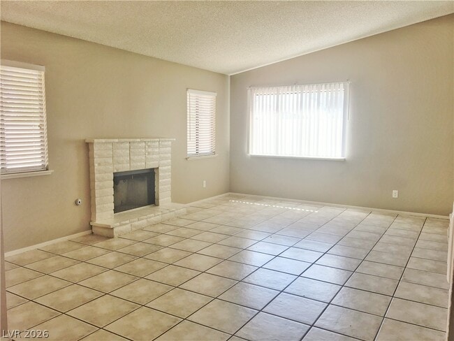 Building Photo - 3966 Avocado Dr