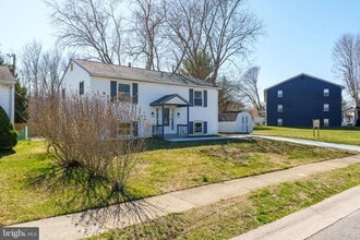 Building Photo - 150 Fairway Rd