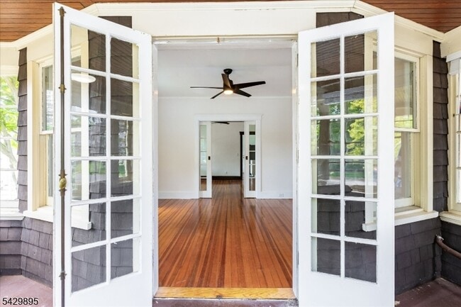 Building Photo - 56 Walnut Crescent