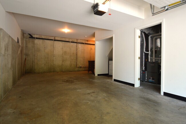 Building Photo - 173 Saybrook Rd