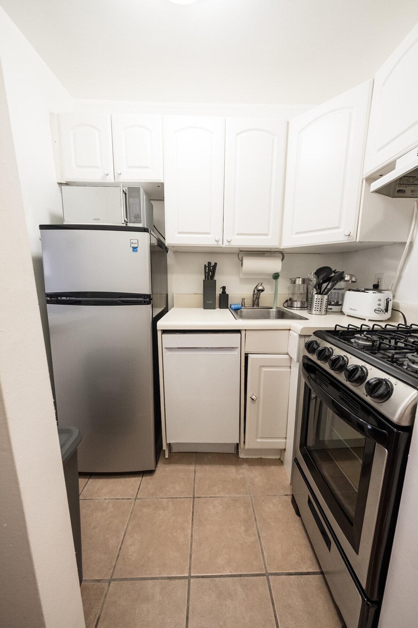 Building Photo - 346 E 76th St