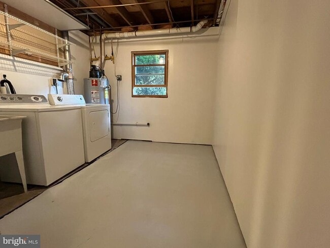 Building Photo - 12701 Pinecrest Rd