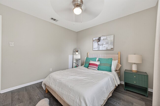 Building Photo - 6635 Queensclub Dr