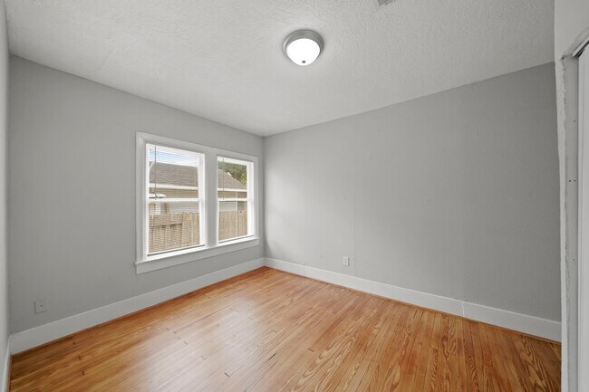 Building Photo - 418 Spooner St