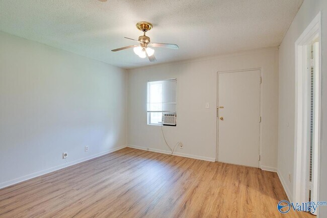 Building Photo - 1328 Oshaughnessy Ave NE