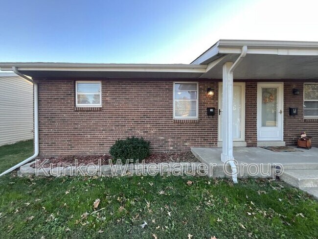 Primary Photo - 10 Blackburn Manor