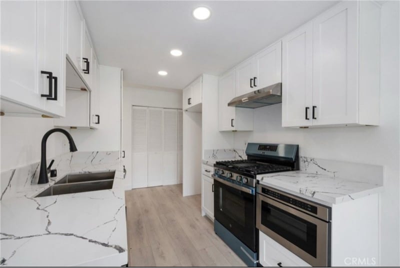 Building Photo - 3180 Little Mountain Dr