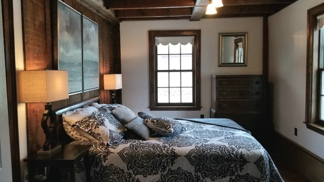 Building Photo - 257 Main St