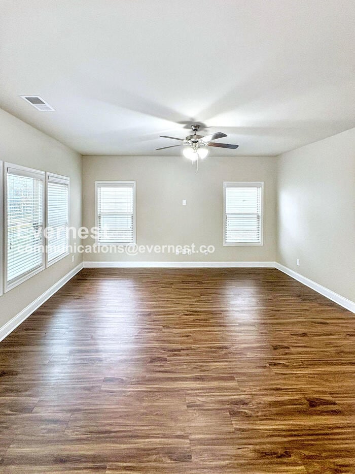 Building Photo - 130 Mandy Ln