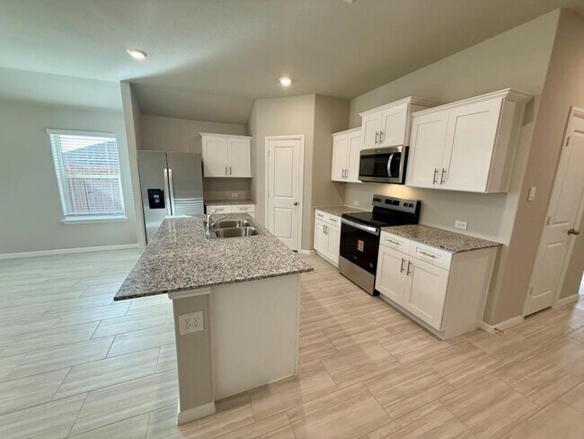 Building Photo - 421 Blanco Dr