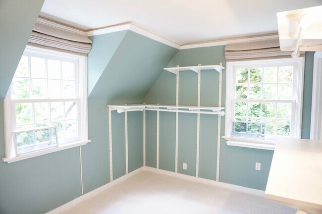 Building Photo - Gorgeous Dream Home in the Southwest Hills! Your Pacific Northwest Oasis Awaits!