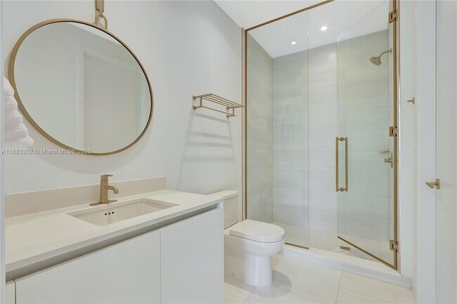 Building Photo - 2655 S Bayshore Dr