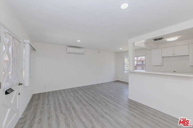 Building Photo - 711 S Sierra Vista Ave