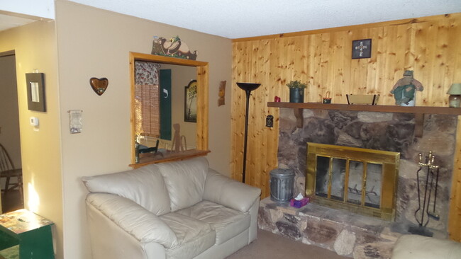 Building Photo - Nice Location