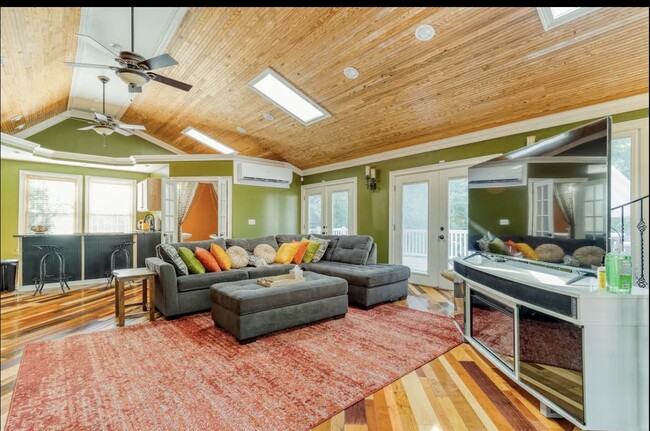 Building Photo - 2017 Gregg Rd