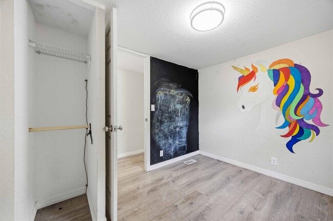 Building Photo - 6437 Spinner Dr