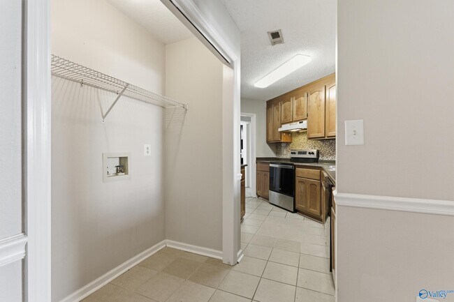 Building Photo - 2504 Reabok Cir SW