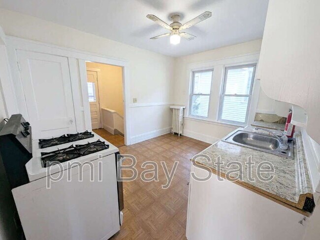 Building Photo - 37 Brainard St