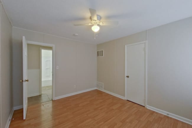 Building Photo - 671-673-673 S Wheatland Ave