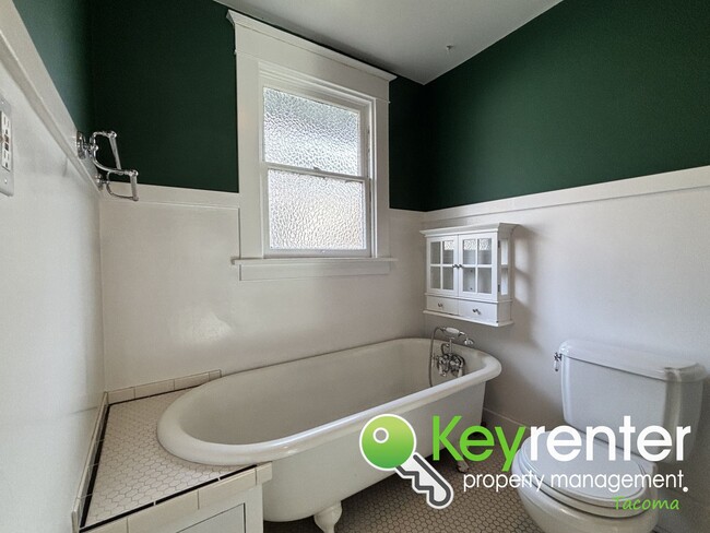 Building Photo - Charming 3-Bedroom Rental Home in Central ...