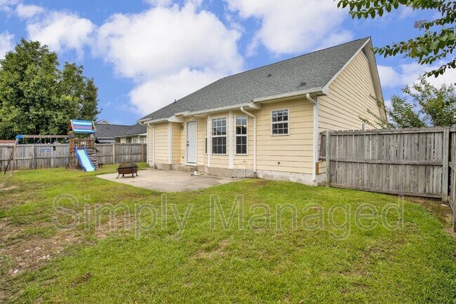 Building Photo - 3926 Red Oak Drive