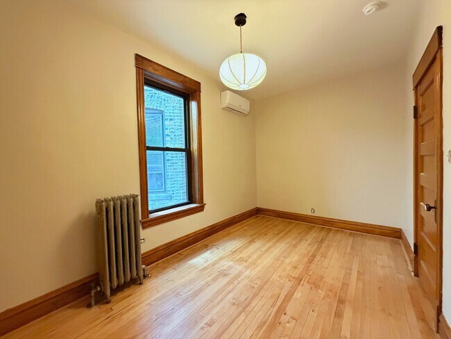 Building Photo - 2036 N Sawyer Ave