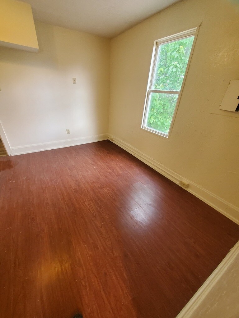 Building Photo - 370 Cole Ave