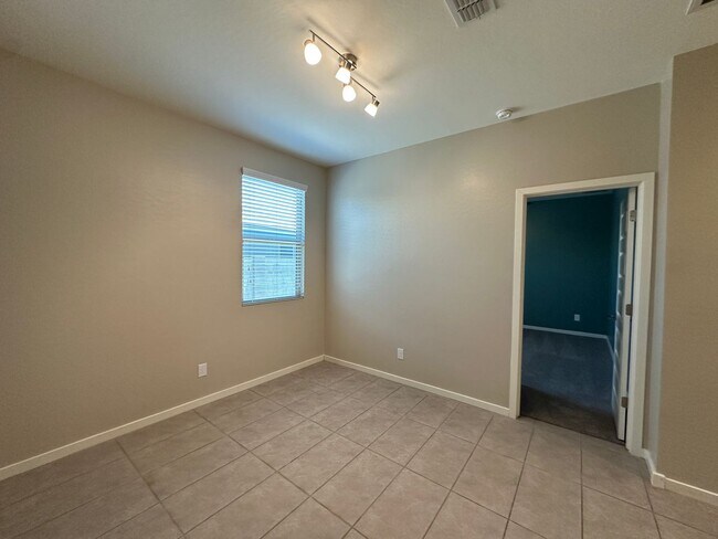 Building Photo - Single Level Home with Split Floor Plan, D...