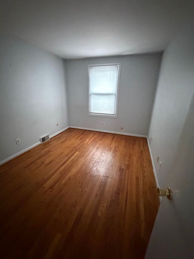 Building Photo - Flying Hills Townhouse