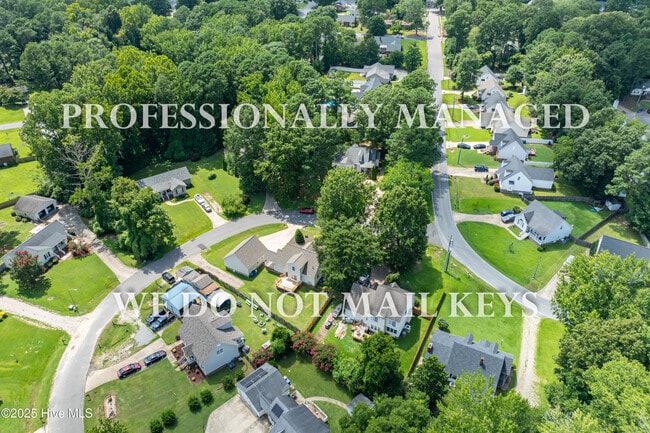 Building Photo - 205 Simbelyn Dr