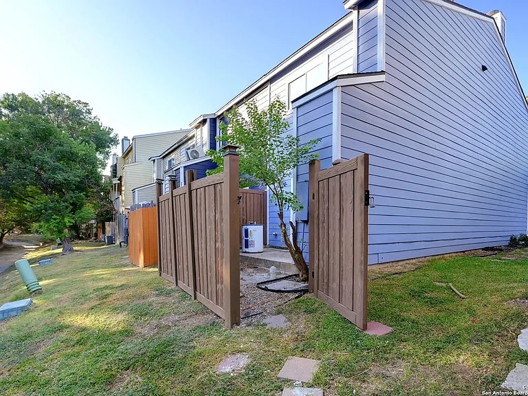 Building Photo - 1815 Gary's Park St