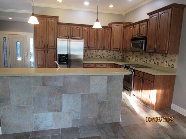 Building Photo - 4 bedroom duplex in Camdenton