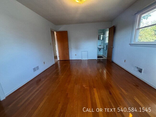 Building Photo - 1511 Narcissus St