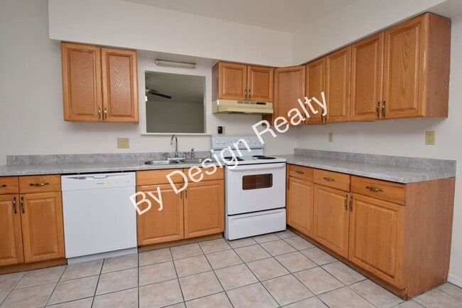 Building Photo - 3 Bed 2 Bath Midtown Duplex with Covered Parking & Storage