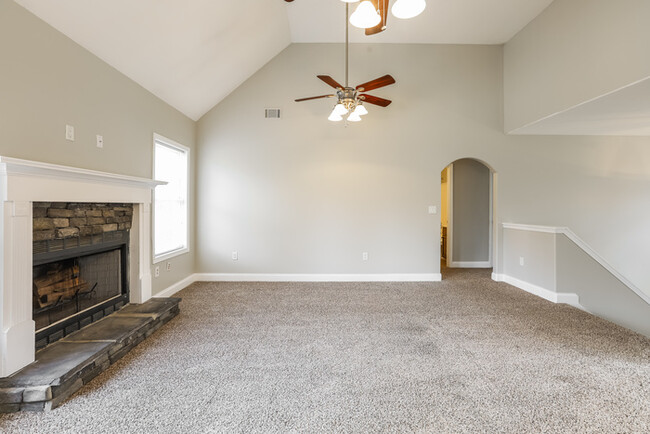 Building Photo - Spacious 5-Bedroom Home